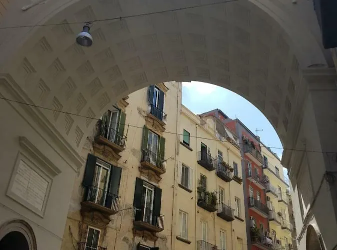 Chiaia 100